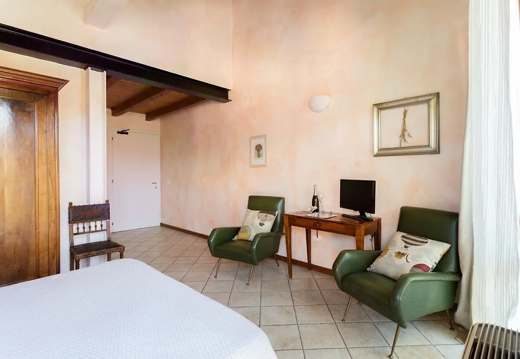 Cascina Clarabella Villa Iseo Çiftlik konaklama